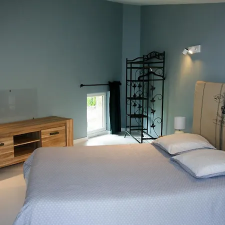 Gite De Catherine Saint-Christophe-des-Bardes Exterior photo
