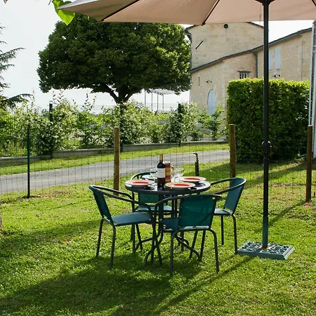 Gite De Catherine Saint-Christophe-des-Bardes Exterior photo